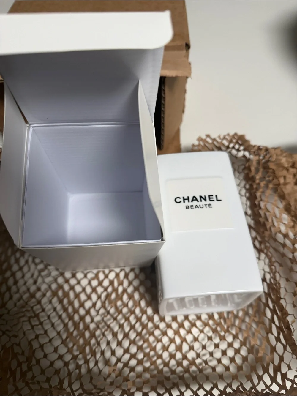 CHANEL White Ceramic Vanity Holder with Branded Plaque